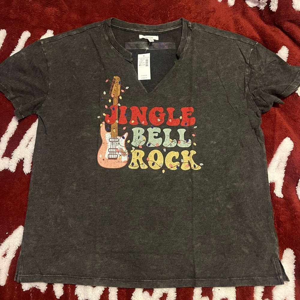 Maurice’s graphic holiday tee shirt